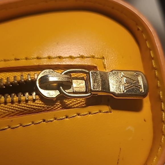 Authentic Louis Vuitton Epi Dauphine Cosmetic Pouch - Picture 7 of 10